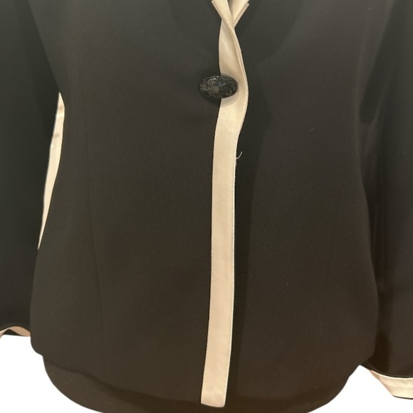 Kasper Vintage Black Blazer with‎ white trim around collar & cuffs, EUC size 2P. - Picture 2 of 7